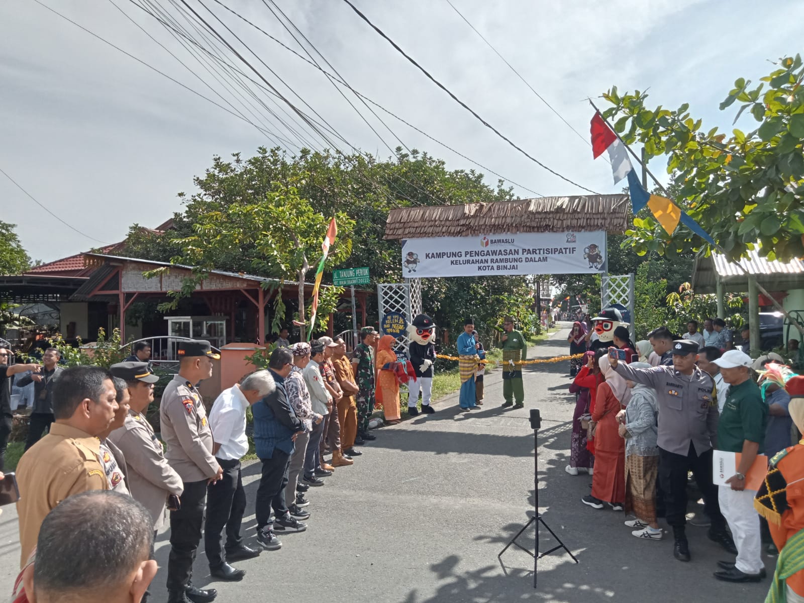 gunting pita kampung pengawasan